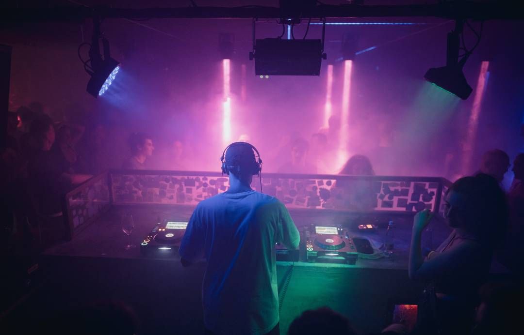 Aether ferme à Budapest après onze ans : loyers et coûts ont eu raison du club techno de Gozsdu
