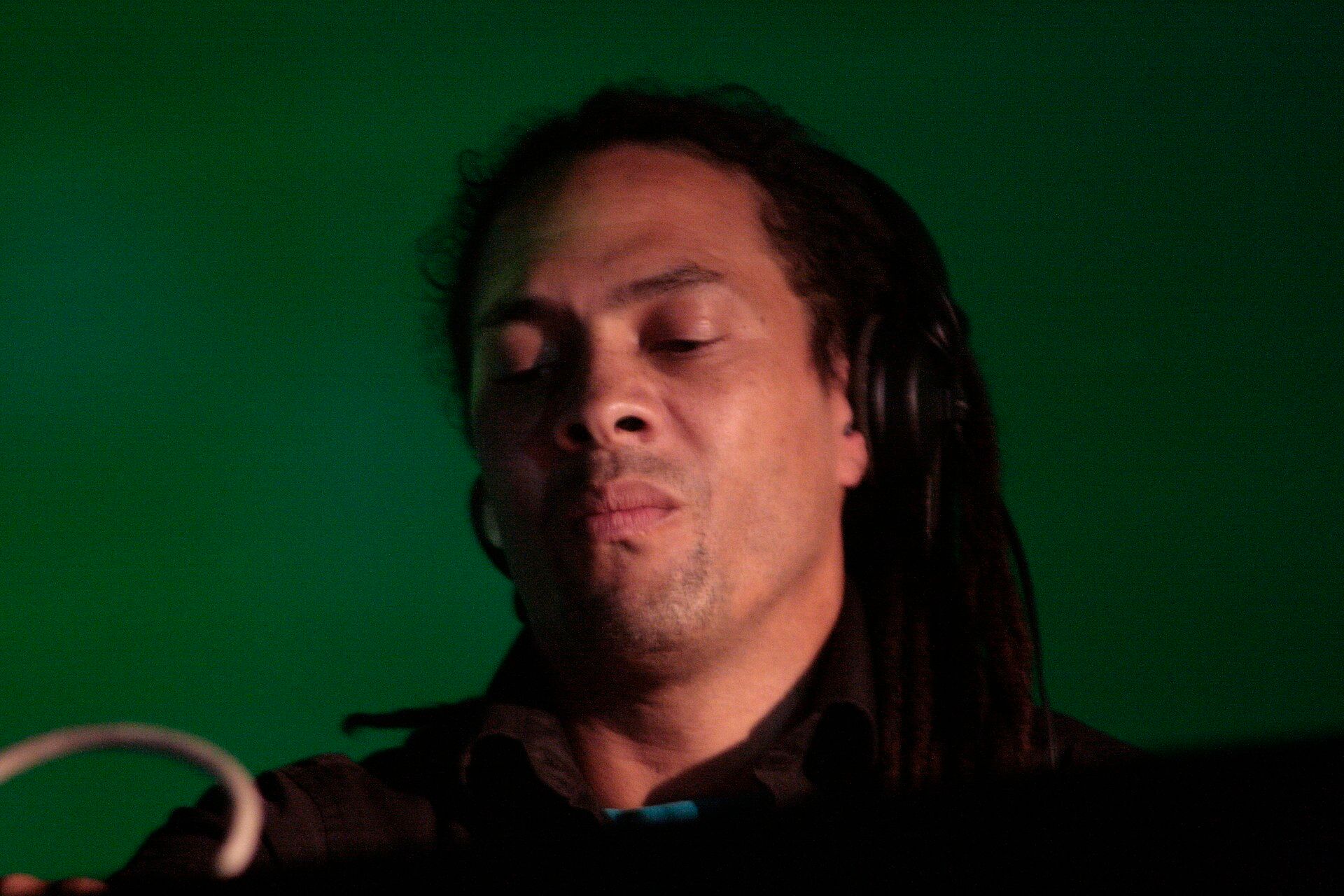 Roni Size Reprazent fêtera les 30 ans de « New Forms » en neuf concerts au Royaume-Uni en juin 2027