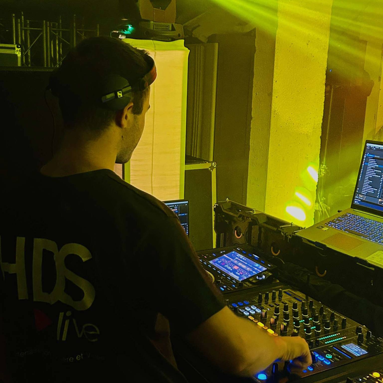 ELLØT, DJ