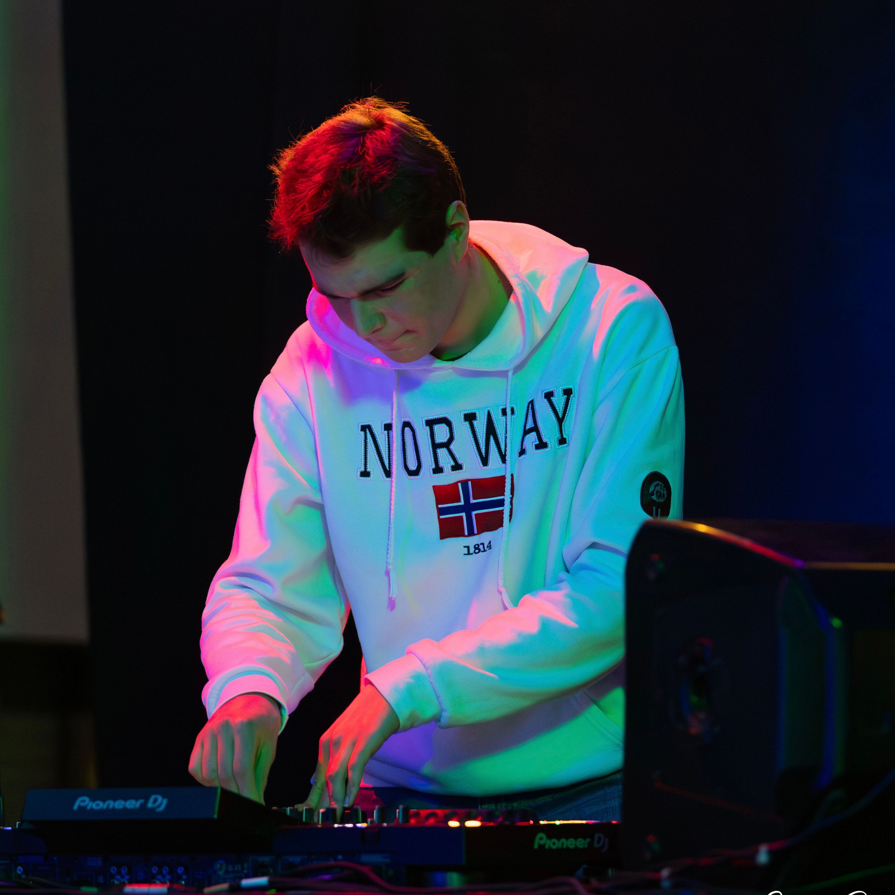 Adrino, DJ – photo 2